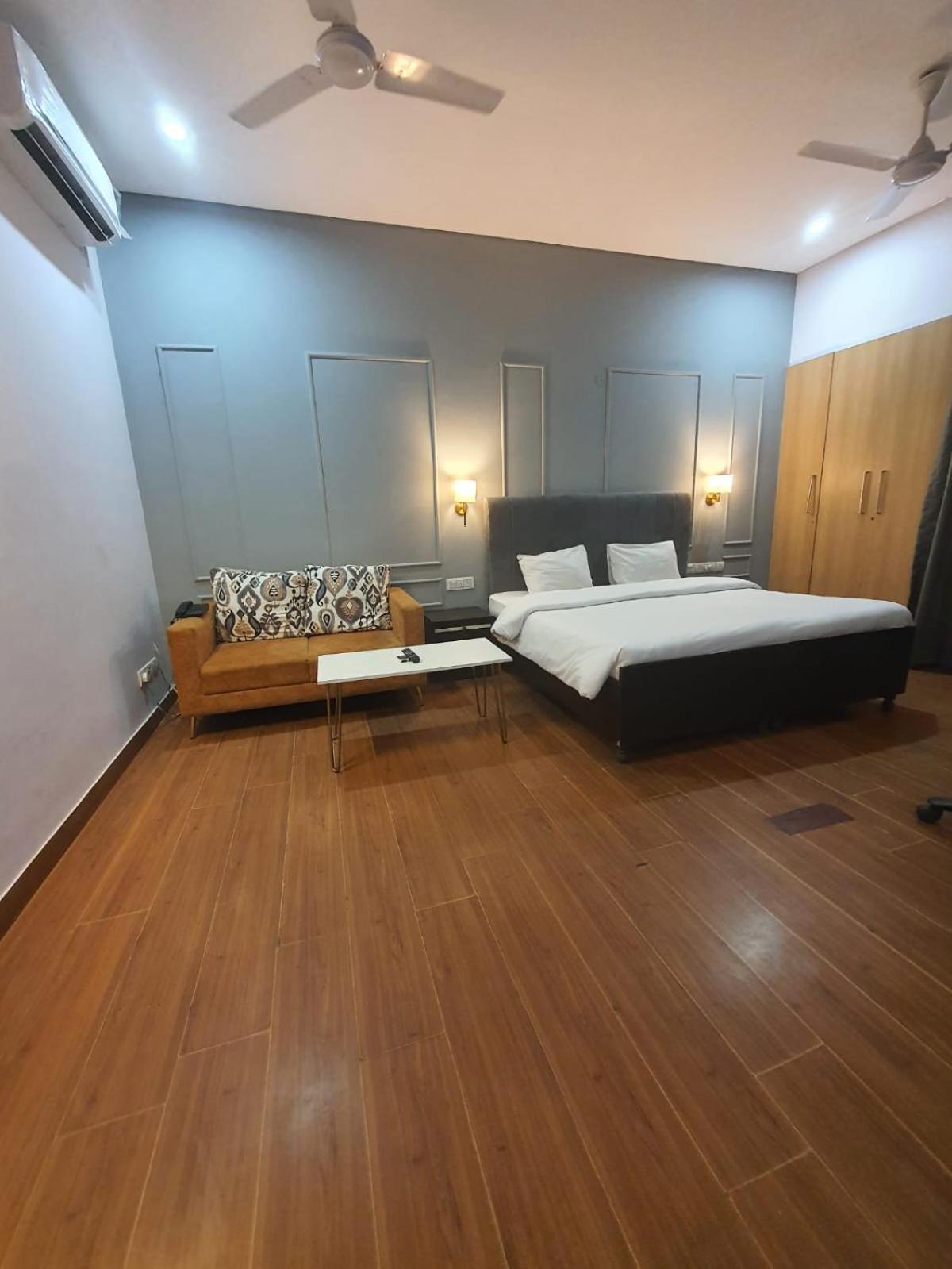 Mallenzo Suites Dlf Phase 1 غورغاون المظهر الخارجي الصورة