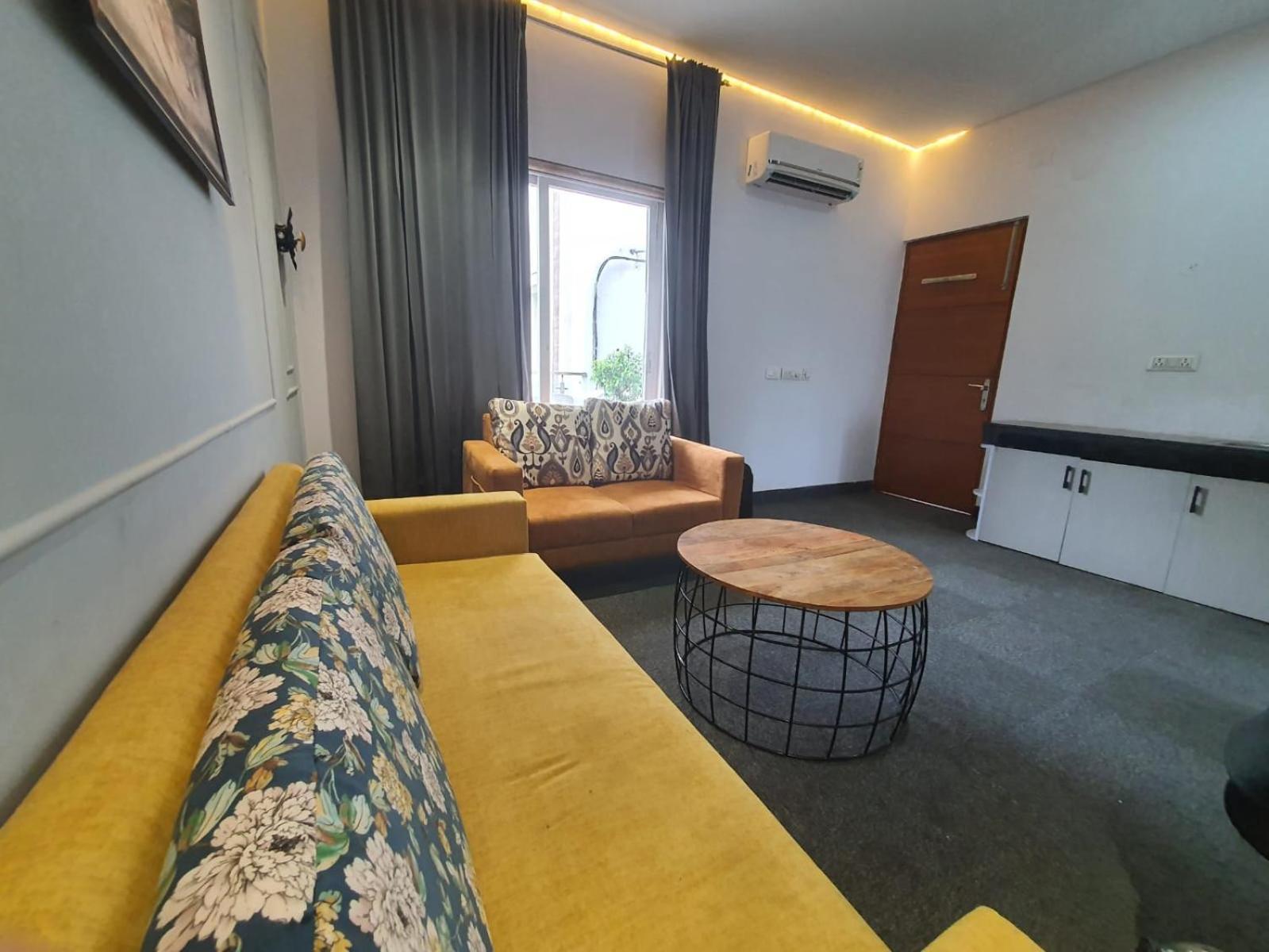Mallenzo Suites Dlf Phase 1 غورغاون المظهر الخارجي الصورة